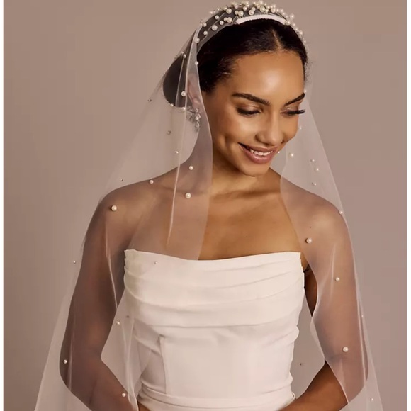 David's Bridal Pearl-Accented White Veil - Picture 1 of 4
